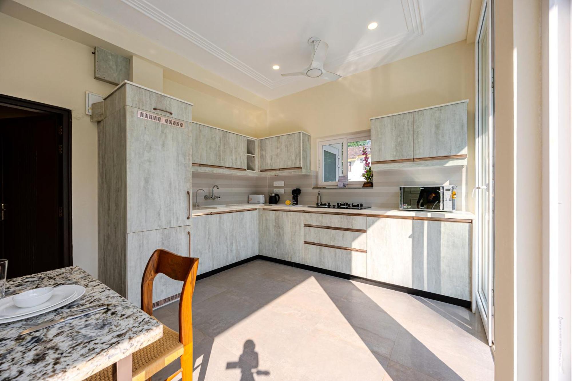Elivaas 4 Bhk Villa Near Beach With Private Pool & Bar - Casa Boa Vida แคนโดลิม ภายนอก รูปภาพ