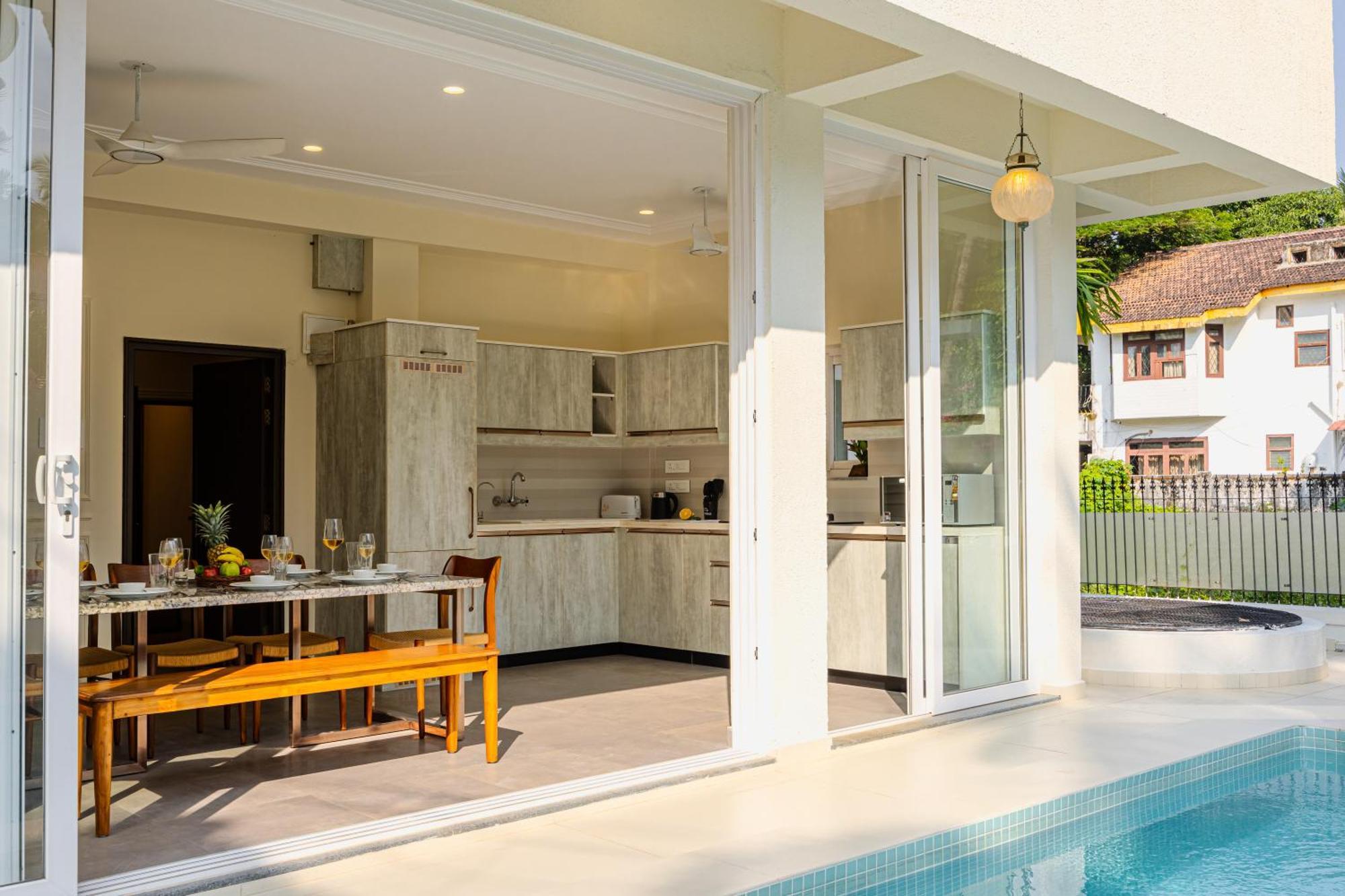 Elivaas 4 Bhk Villa Near Beach With Private Pool & Bar - Casa Boa Vida แคนโดลิม ภายนอก รูปภาพ