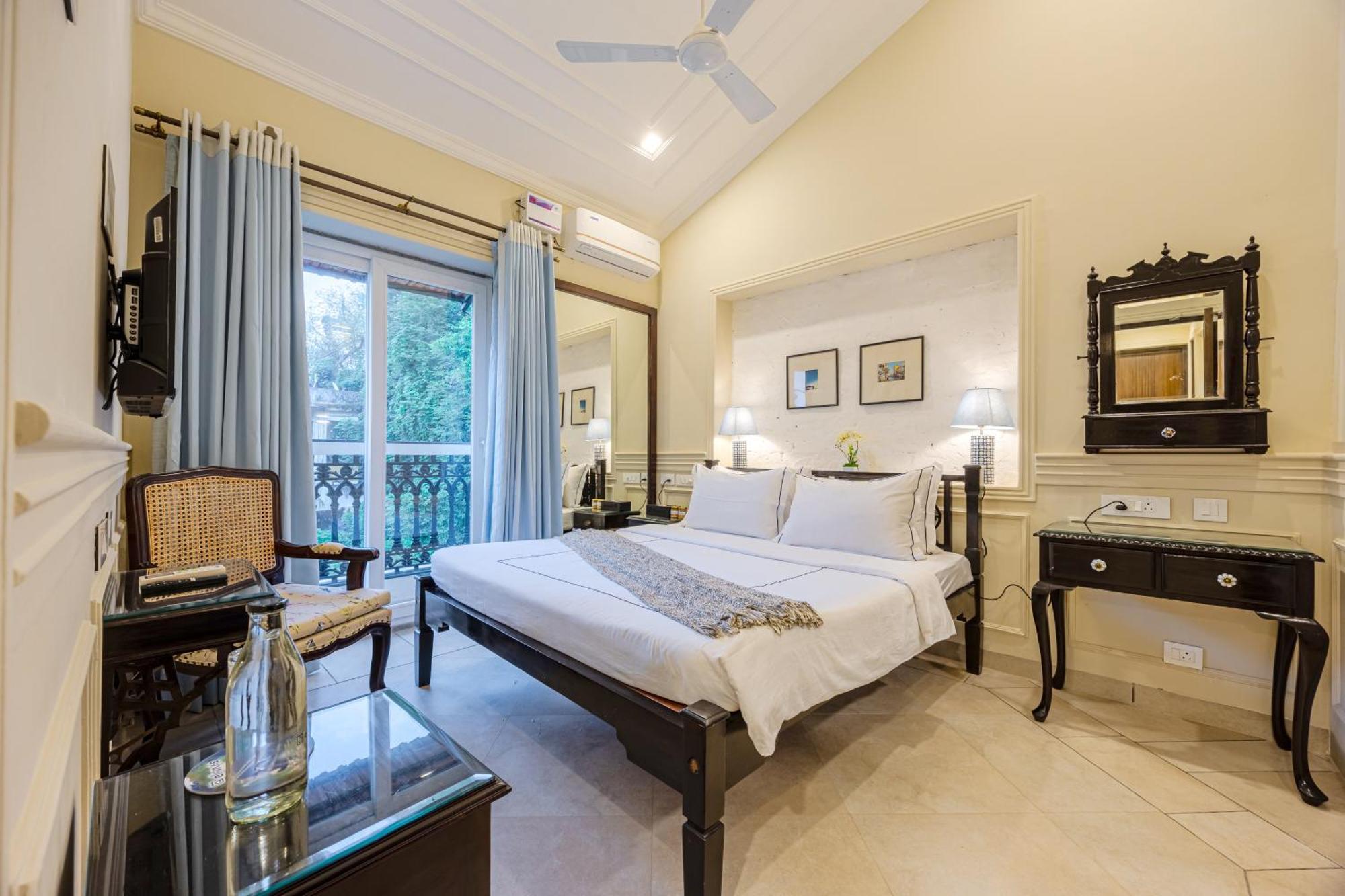 Elivaas 4 Bhk Villa Near Beach With Private Pool & Bar - Casa Boa Vida แคนโดลิม ภายนอก รูปภาพ