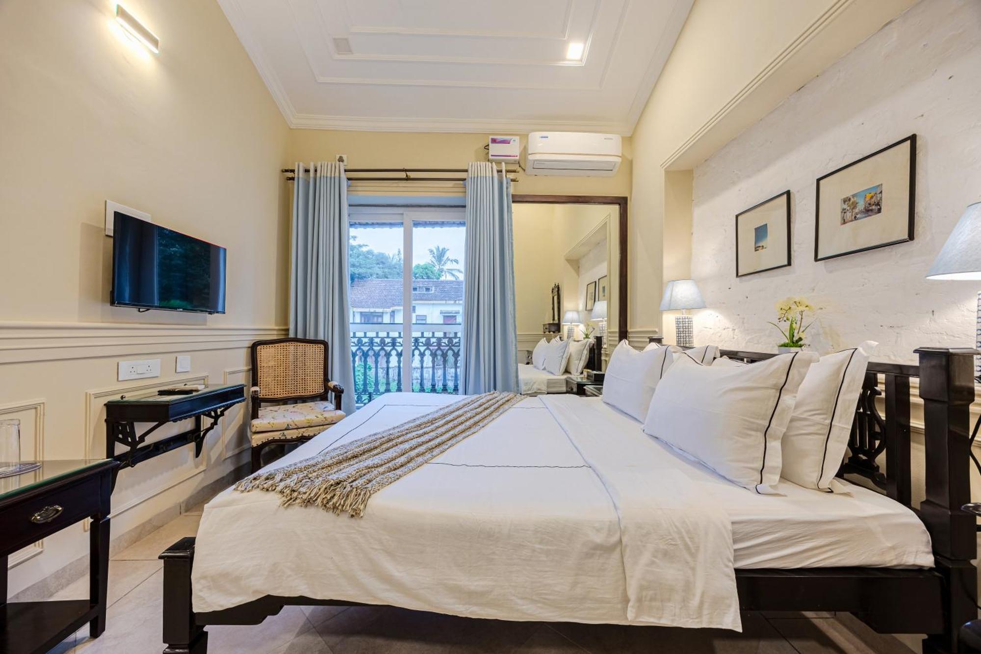 Elivaas 4 Bhk Villa Near Beach With Private Pool & Bar - Casa Boa Vida แคนโดลิม ภายนอก รูปภาพ