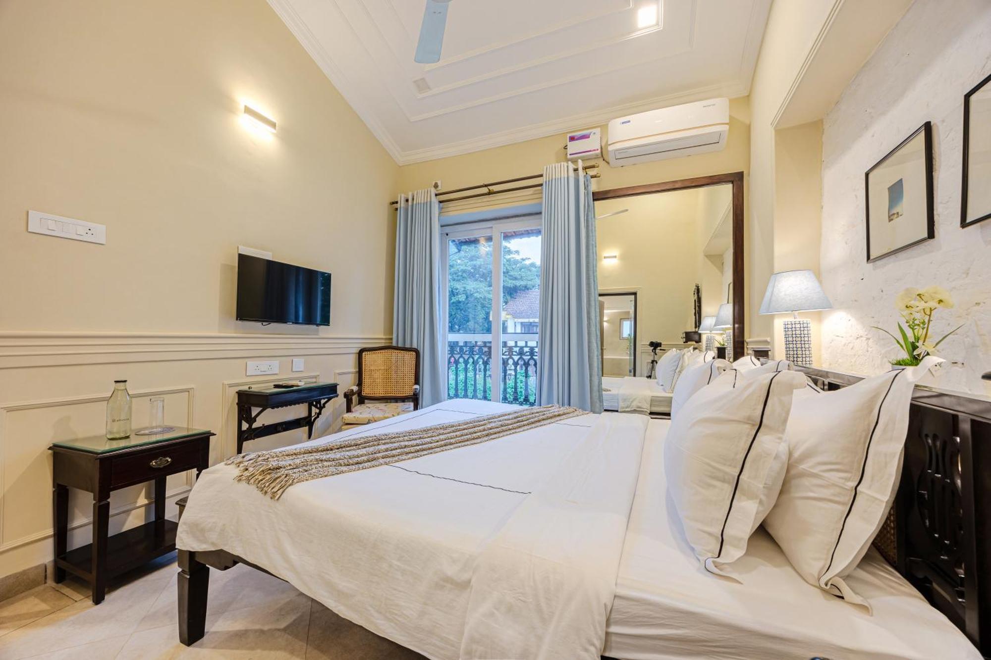 Elivaas 4 Bhk Villa Near Beach With Private Pool & Bar - Casa Boa Vida แคนโดลิม ภายนอก รูปภาพ
