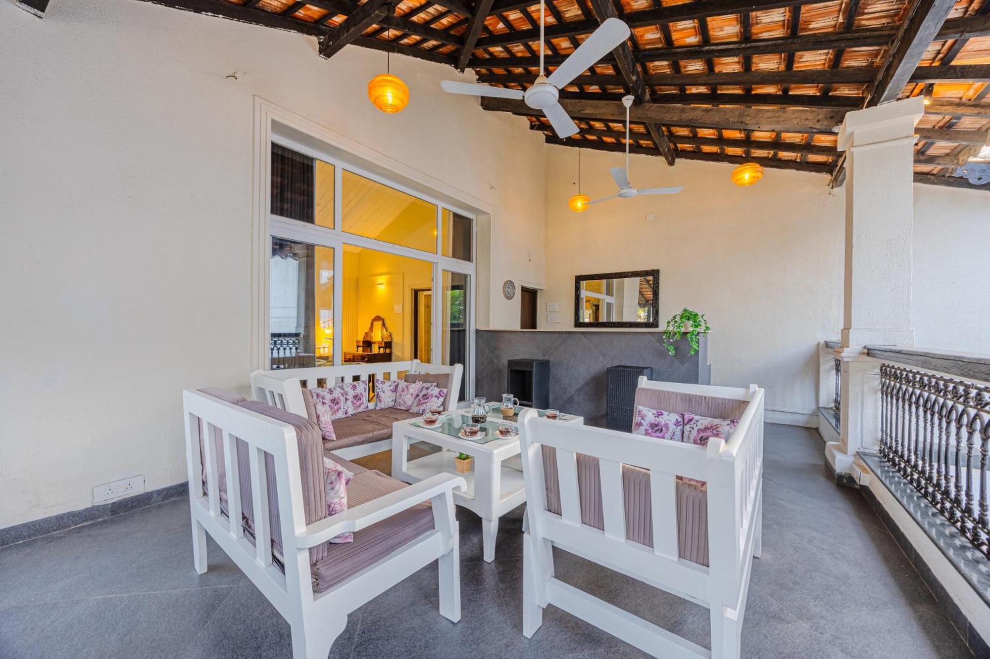 Elivaas 4 Bhk Villa Near Beach With Private Pool & Bar - Casa Boa Vida แคนโดลิม ภายนอก รูปภาพ