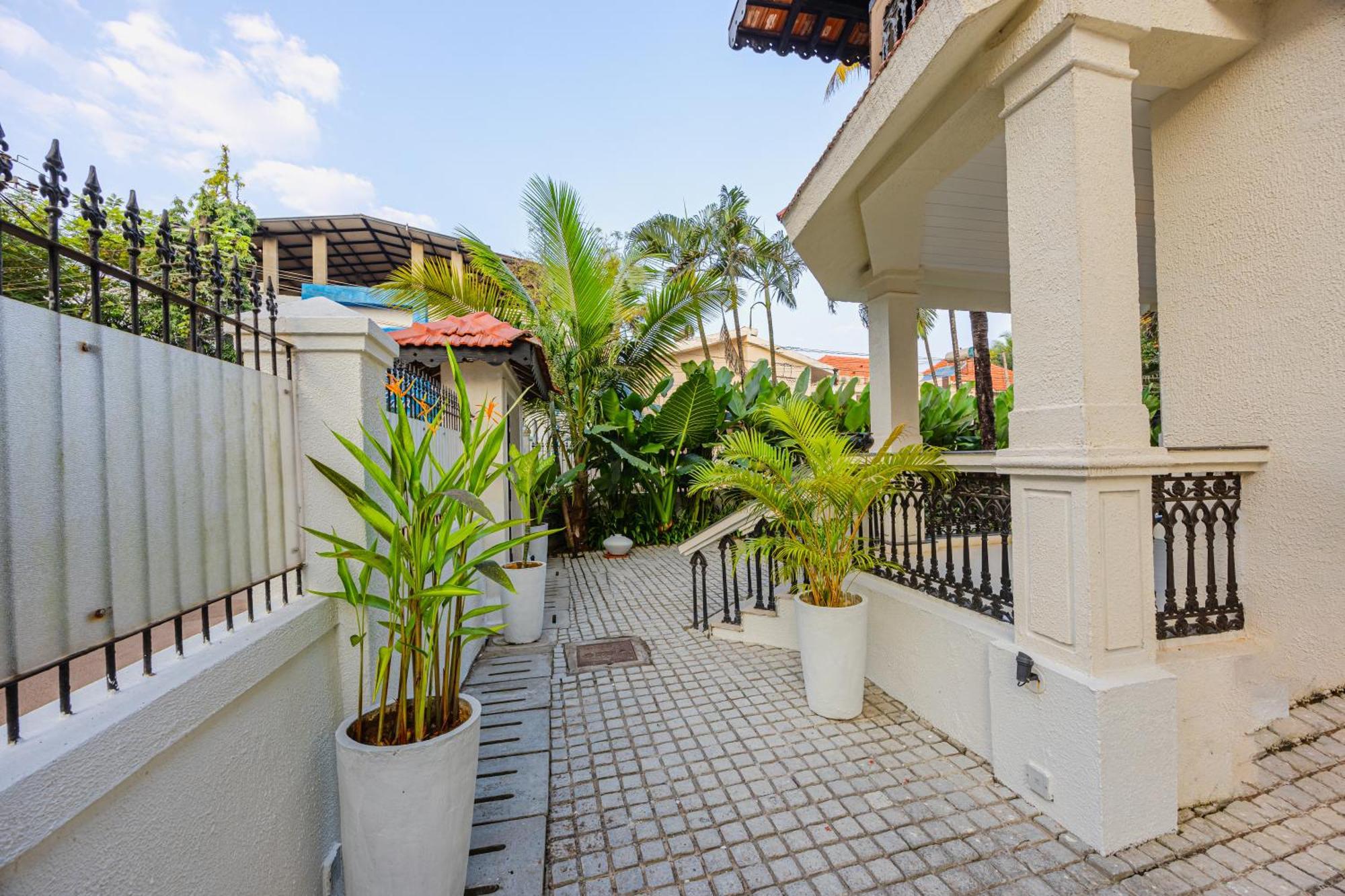 Elivaas 4 Bhk Villa Near Beach With Private Pool & Bar - Casa Boa Vida แคนโดลิม ภายนอก รูปภาพ